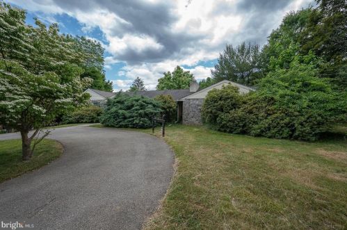 4114 Fields Dr, Miquon, PA 19444-1530
