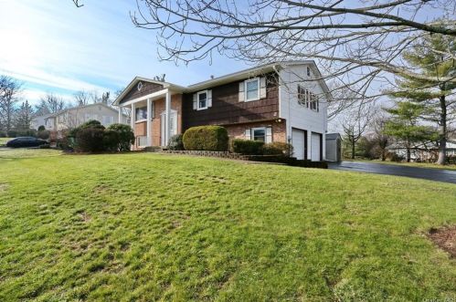 2 Skyline Dr, Thiells, NY 10984-1424