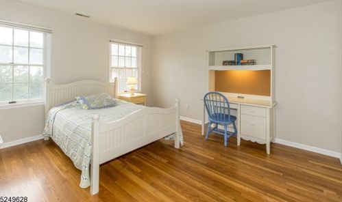 11 Autumn Dr, Scotch Plains NJ  07076-2431 exterior