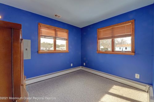 250 Sprucewood Dr, Bricktown, NJ 08723-3362