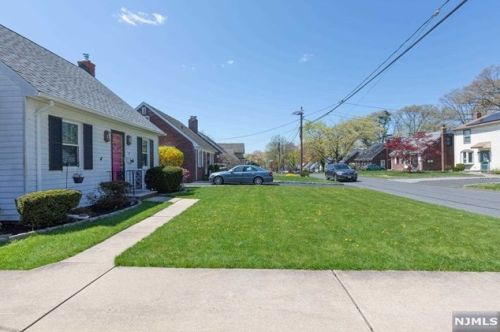 29 Forest Rd, Dumont, NJ 07628-1804