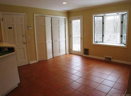 170 Bridle Path Ln, New Canaan CT  06840-3907 exterior