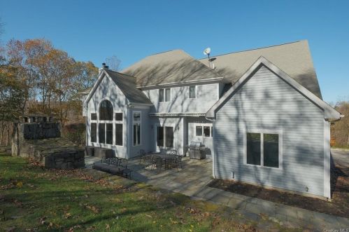 630 Chappaqua Rd, Briarcliff, NY 10510-1506