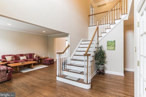 1502 Hayfield Dr, Yardley, PA 19067-1348