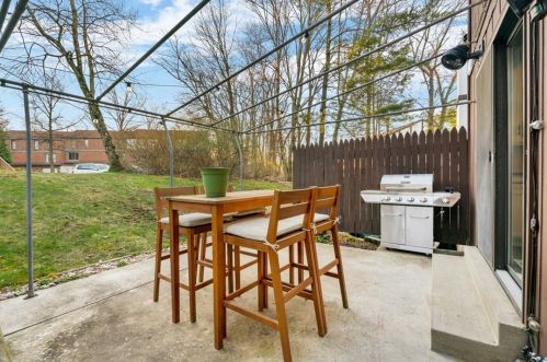 107 Forest Edge Dr, Sewickley PA  15143-8928 exterior