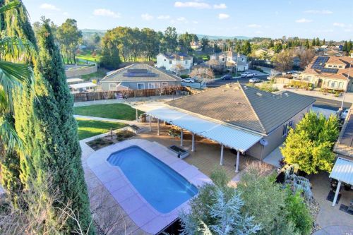 131 Feather Riv Cir, Vacaville CA 95688-8749 exterior