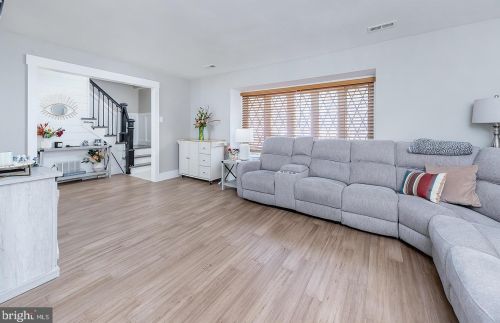 105 Red Stone Rdg, West Deptford NJ  08096-4134 exterior