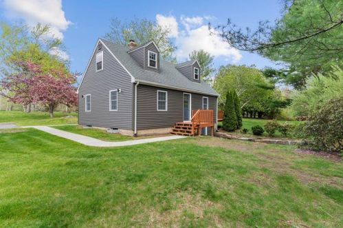 2 Tug Hollow Rd, Richmond, RI 02898-1104