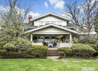 162 Whaley St, Freeport, NY 11520-4223