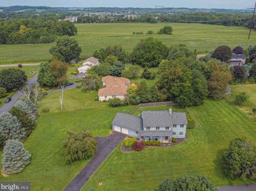 1815 Jennifer Dr, Breinigsville, PA 18031-1130