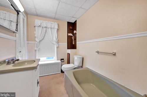 405 Warren St, Molino PA  17961-1833 exterior