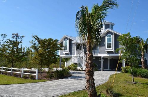 8563 Juneau Ct, Saint James City FL  33956-0032 exterior
