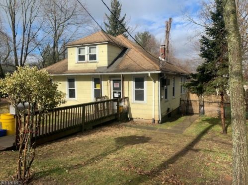 82 Pocohontas Path, Lincoln Park, NJ 07035-2216