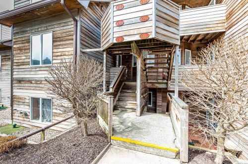 511 Fox Hill Dr, Baiting Hollow NY  11933-9509 exterior