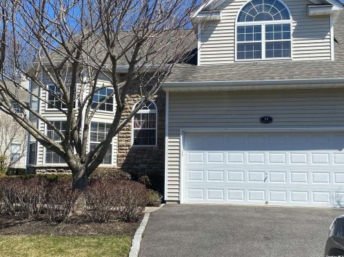 44 Tiffany Ct, Nesconset, NY 11767-1083