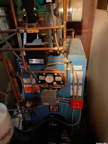 1111 Straight Path, Babylon NY  11704-2311 exterior