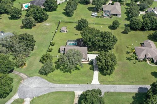 913 Lake Sapphire Ln, Lutz, FL 33548-6476