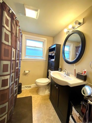 4 Poulin Dr, Putnam CT  06260-1010 exterior