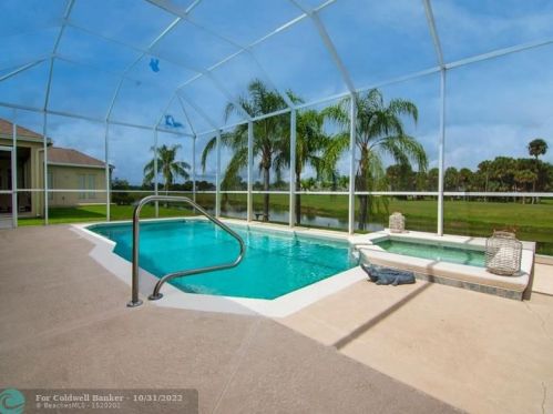 7564 Village Sq, Vero Beach, FL 32966-1255