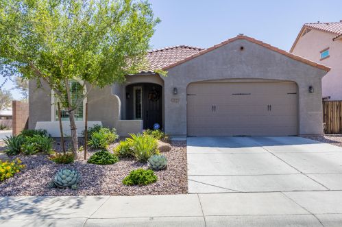 7955 Columbus Dr, Gilbert, AZ 85298-7432