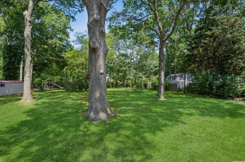 79 Somerset Ave, Manor Park NY  11950-4224 exterior