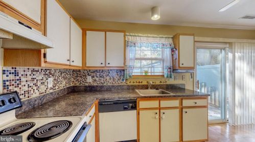 4 Periwinkle Ct, Dover, DE 19904-7754