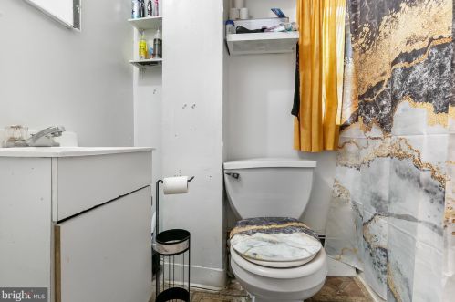 1040 Langham Ave, Camden NJ  08103-2735 exterior