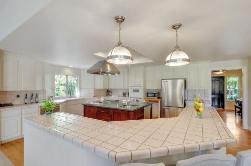 10000 Walter Welsher Ct, Gilroy CA  95020-9704 exterior