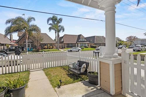 1813 Huntington St, Huntington Beach CA  92648-3131 exterior