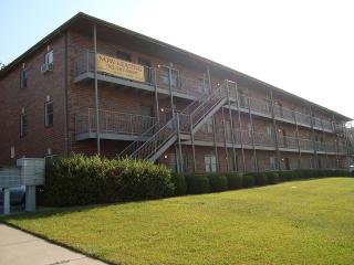 1620 Mccain Ln, Manhattan KS  66502-4655 exterior