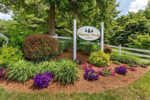 60 Evergreen Cir, Canton MA 02021-2085 exterior