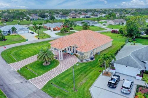 160 Saratoga Ave, Fort Pierce FL  34953-5974 exterior