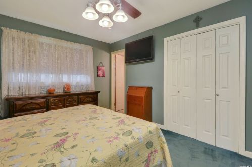 23 Nassau Ave, Babylon NY  11704-2814 exterior