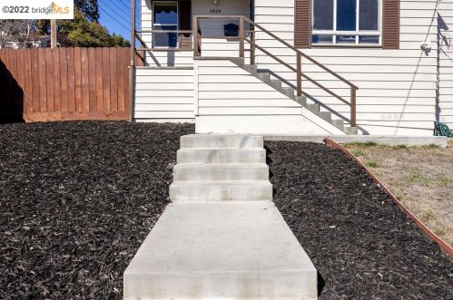 2809 99th Ave, Oakland CA  94605-4814 exterior