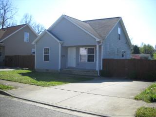 406 8th St, Eureka, IN 47635-1323