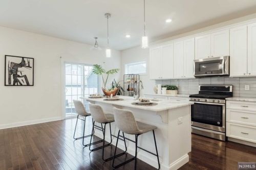 38 Walnut St, Little Falls NJ  07424-1402 exterior