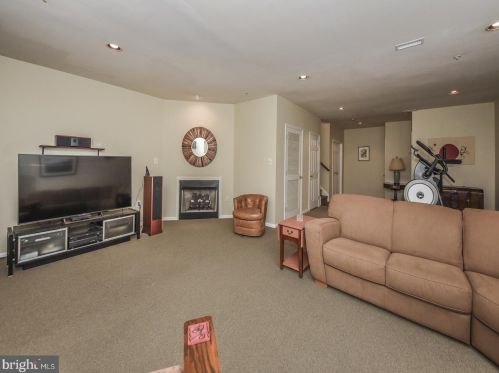 167 Meadow View Ln, Lansdale PA  19446-5930 exterior