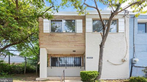 5352 Hayes St, Washington, DC 20019-7015