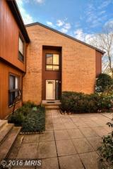 9057 Blarney Stone Dr, Springfield, VA 22152-2175
