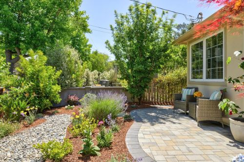 2110 Hanover St, Palo Alto CA  94306-1244 exterior