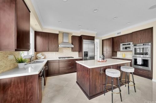 6471 Morningside Dr, Huntington Beach CA  92648-6106 exterior