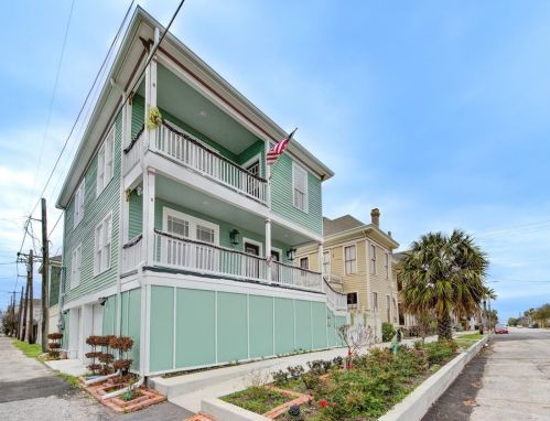 809 17th St, Galveston TX  77550-4925 exterior