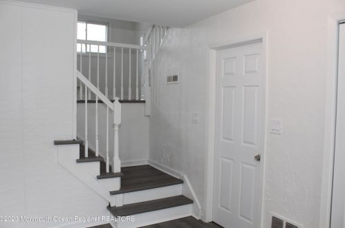 6 Hialeah Ave, Middletown NJ  07748-1049 exterior