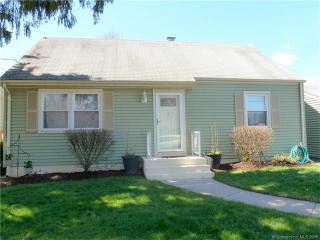 31 Thorpe Dr, New Haven, CT 06514-4509