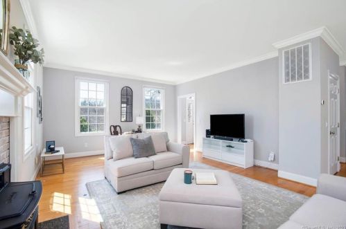 33 Blue Heron Dr, East Hampton CT  06424-1368 exterior