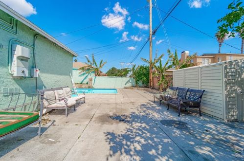 1420 Pearl Ave, Compton CA  90221-1554 exterior