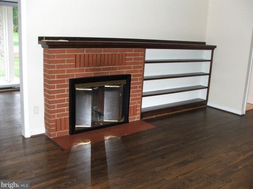 6613 Hackberry St, Springfield, VA 22150-1121