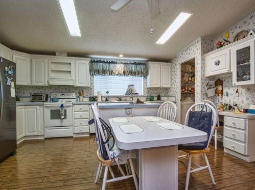 3024 Manatee Rd, Tavares, FL 32778-4862