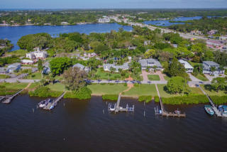 208 Sunrise Dr, Nokomis FL  34275-3137 exterior