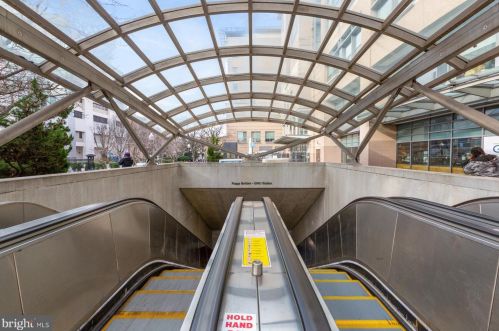 2201 L St, Washington DC  20037-1409 exterior